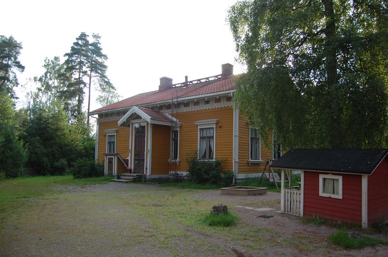 Entinen asemapäällikön talo.&nbsp;(Sinikka Myyrä&nbsp;26.7.2011)