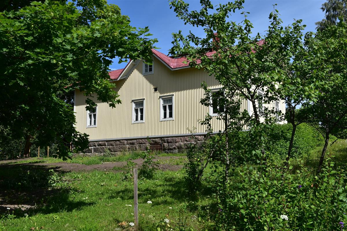 Arpolanmäen päärakennus.&nbsp;(Teija Ahola&nbsp;2023)