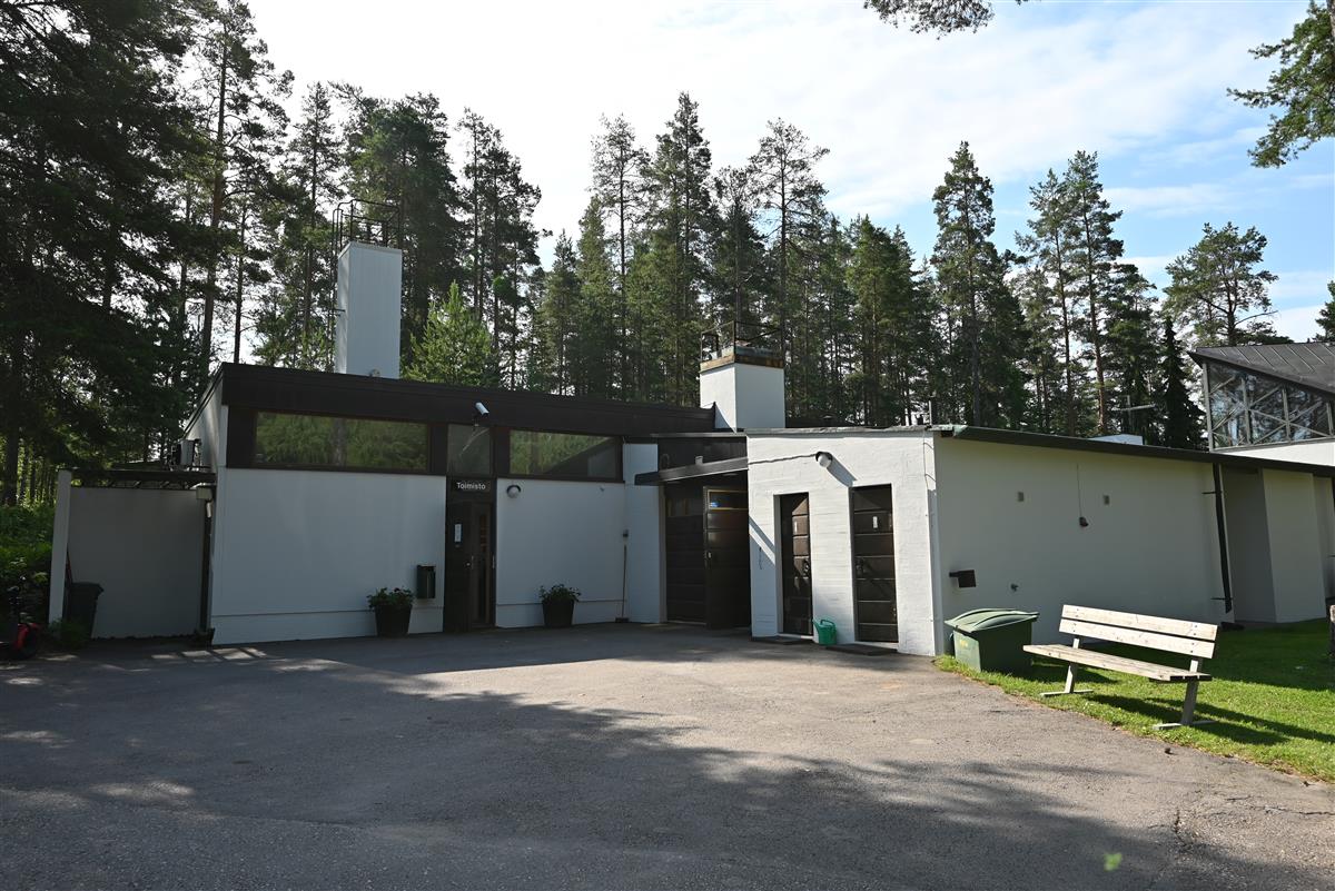 Karhumäen siunauskappeli, laajennusosa. Krematorio-osa pohjoisesta päin kuvattuna.&nbsp;(Päivi Makkonen&nbsp;2025)