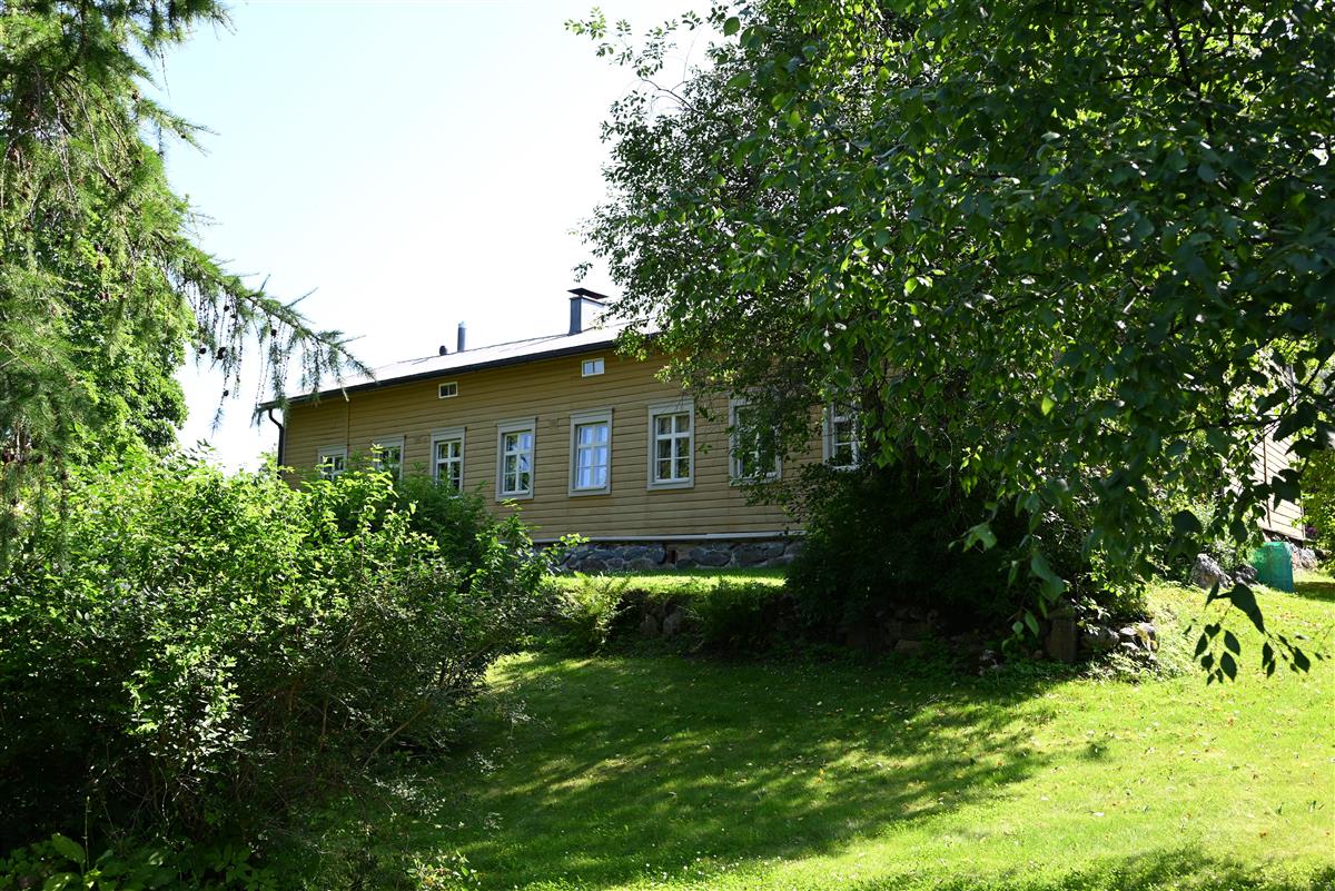 Sienimäen kartano lännestä päin kuvattuna.&nbsp;(Päivi Makkonen&nbsp;2025)