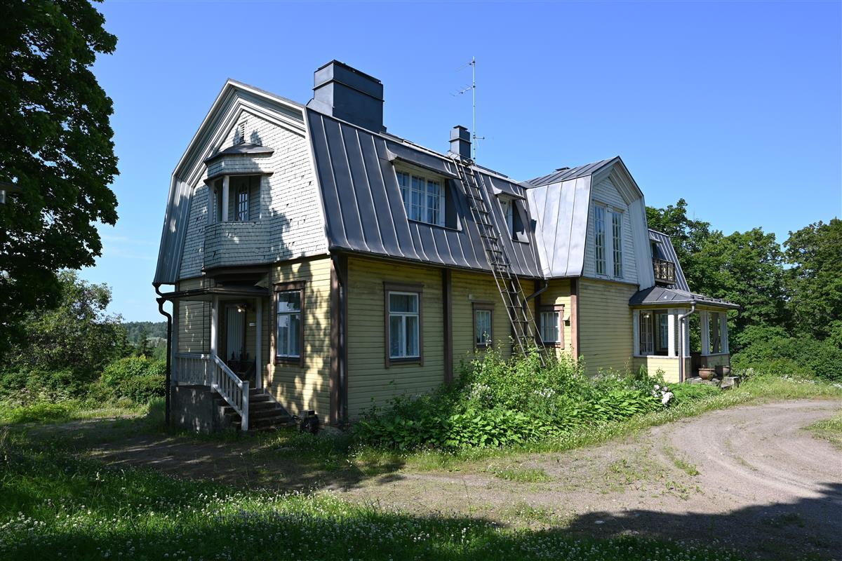 Siitolan kartanon päärakennus idästä päin kuvattuna.&nbsp;(Päivi Makkonen&nbsp;2025)