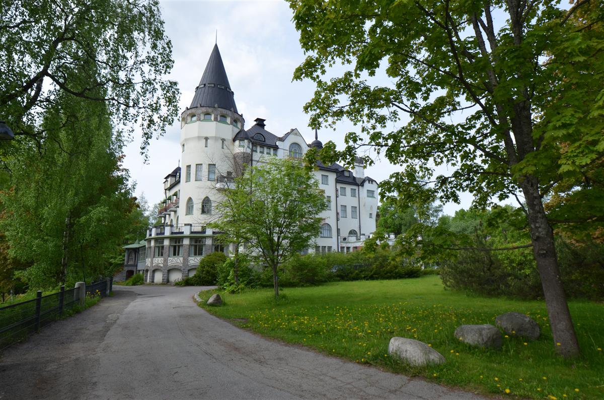 Valtionhotelli Kruununpuistosta, idästä päin kuvattuna.&nbsp;(Päivi Makkonen&nbsp;2026)