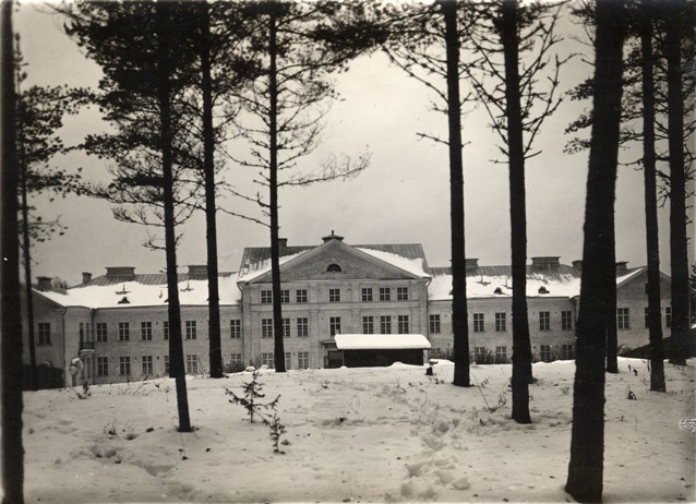 Rauhan mielisairaalan päärakennus 1920-luvulla. Suunnittelija arkkitehti Axel Mörne 1925-26.&nbsp;(tuntematon&nbsp;1920-luvun loppu)