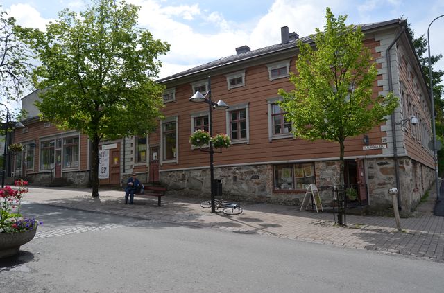 Itäsivu koillisesta kuvattuna.&nbsp;(Katri Nousiainen&nbsp;23.6.2015)