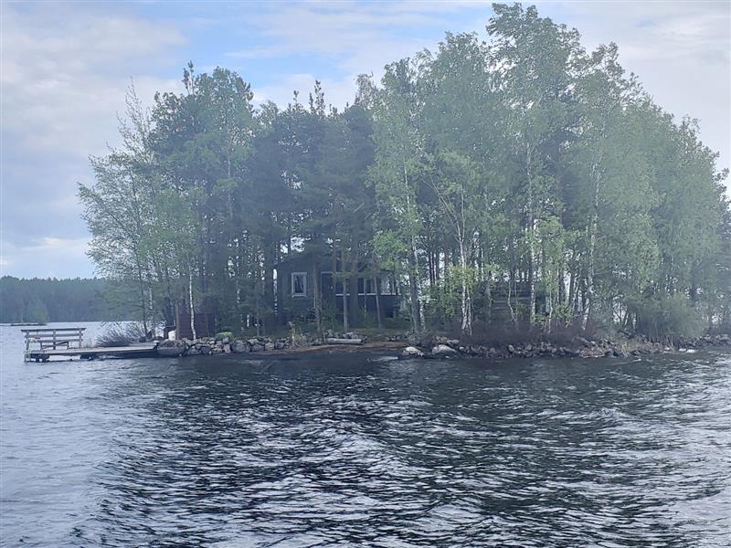 Yleisnäkymä kohti saarta, jonka kohde kokonaisuudessaan käsittää.&nbsp;(Dan Ronimus&nbsp;5/2022)