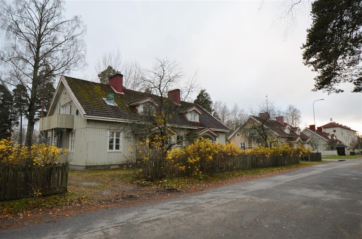 Parkkarilankatu 47 koillisesta päin kuvattuna.&nbsp;(Päivi Makkonen&nbsp;2025)