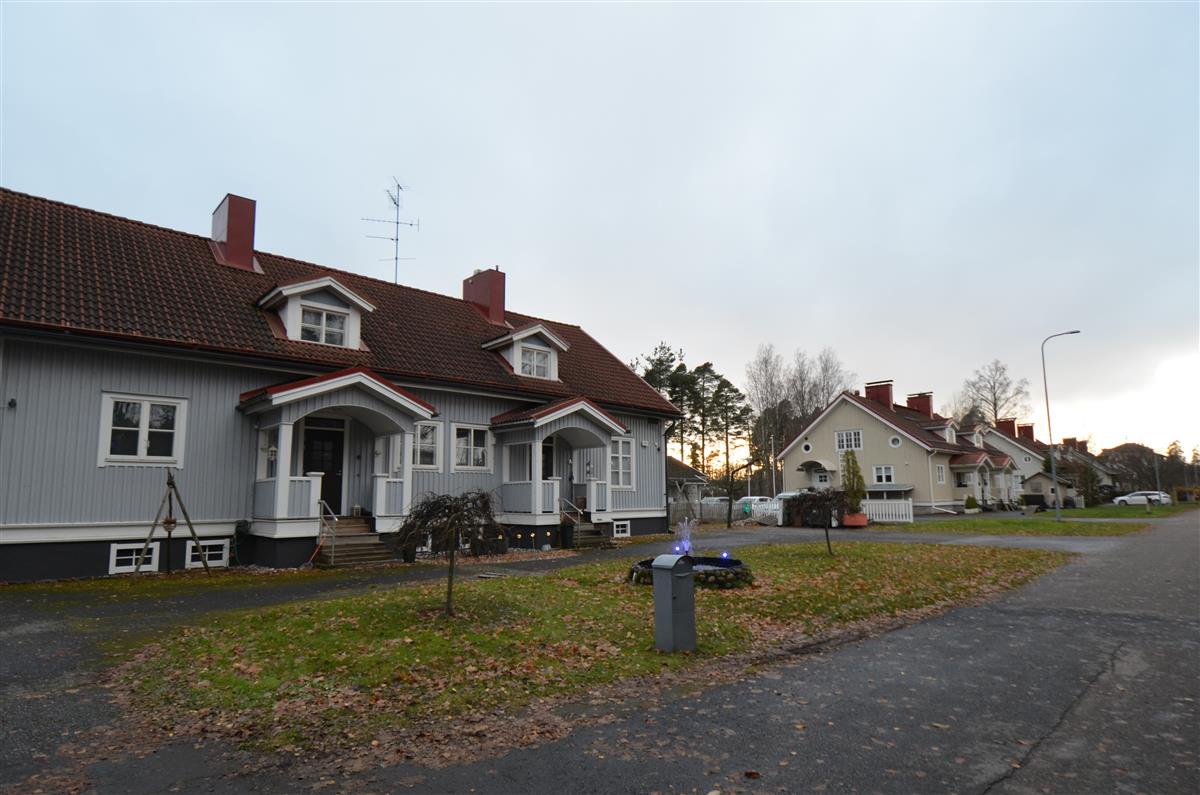 Parkkarilankatu 45 koillisesta päin kuvattuna.&nbsp;(Päivi Makkonen&nbsp;2025)