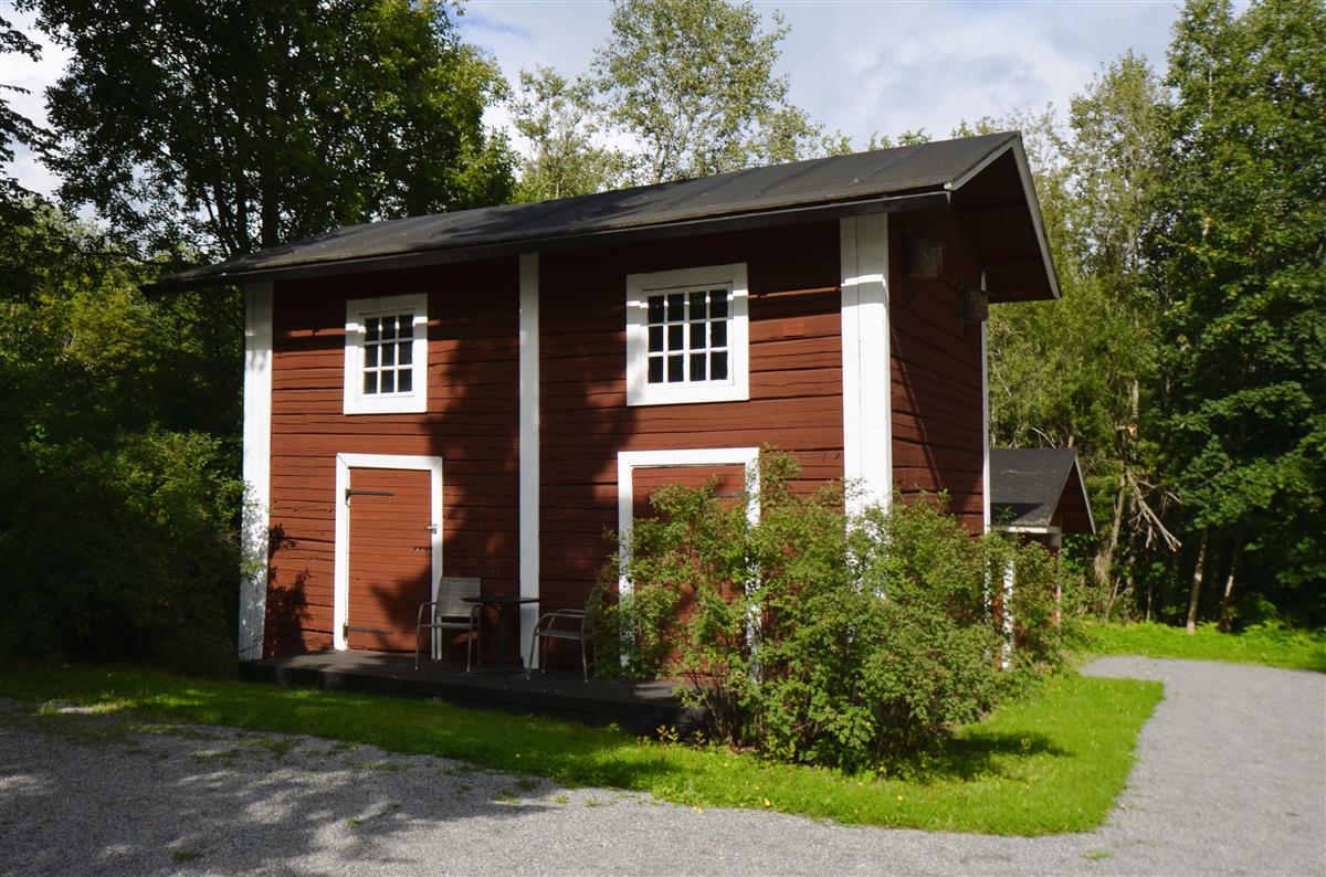 Saimaan kanavan museon aittarakennus lounaasta päin kuvattuna.&nbsp;(Päivi Makkonen&nbsp;2026)
