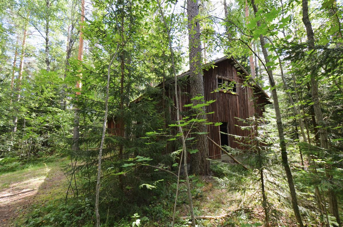 Tiurun sairaalan varastolato lännestä päin kuvattuna. [Kohteen rakennukseen liitetty kuva]&nbsp;(Päivi Makkonen&nbsp;2026)