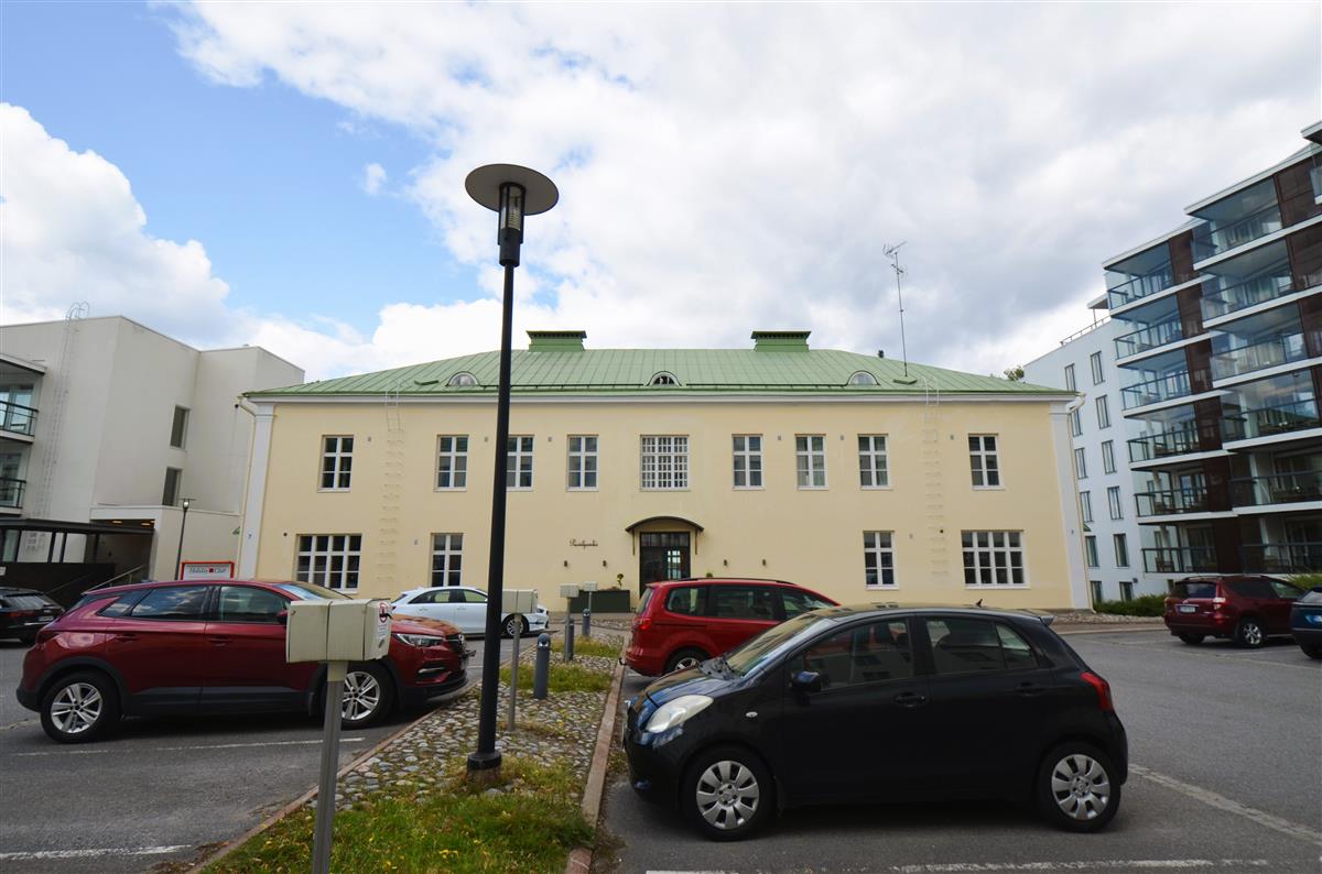 Keskipaviljonki etelästä päin kuvattuna.&nbsp;(Päivi Makkonen&nbsp;2026)
