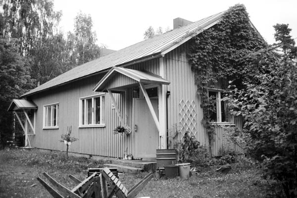 Asuinrakennus pohjoisesta.&nbsp;(Iiris Virtasalo&nbsp;1999)