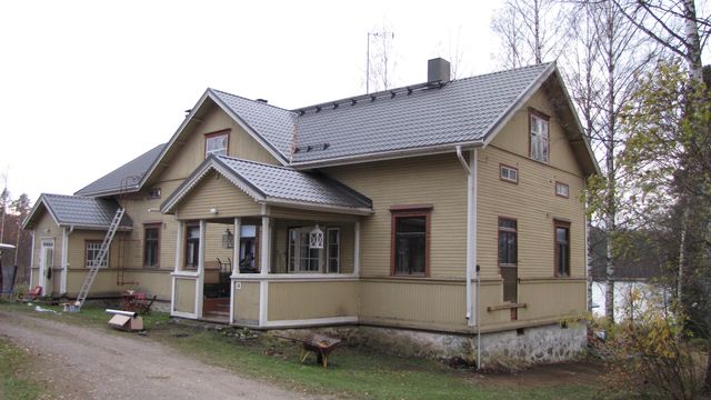 Päärakennus pohjoiseen.&nbsp;(Niina Ahlfors&nbsp;lokakuu 2012)