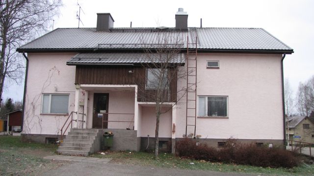 Niukkalan kirjasto kaakosta.&nbsp;(Niina Ahlfors&nbsp;lokakuu 2012)