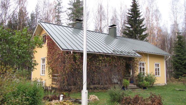 Päärakennus etelästä.&nbsp;(Niina Ahlfors&nbsp;lokakuu 2012)