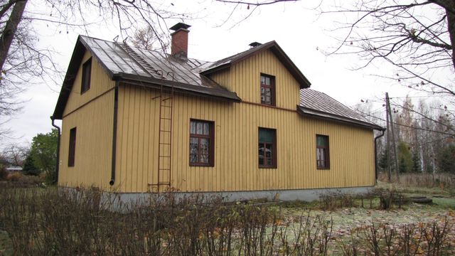 Päärakennus pohjoiseen.&nbsp;(Niina Ahlfors&nbsp;lokakuu 2012)