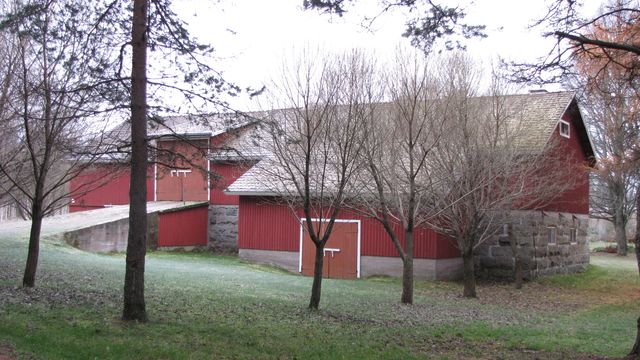Navettarakennus.&nbsp;(Niina Ahlfors&nbsp;lokakuu 2012)