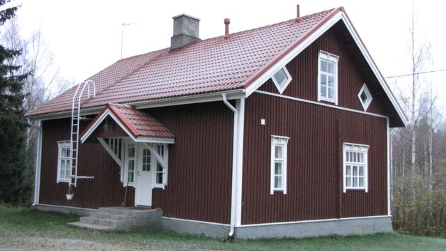 Päärakennus pohjoiseen.&nbsp;(Niina Ahlfors&nbsp;lokakuu 2012)