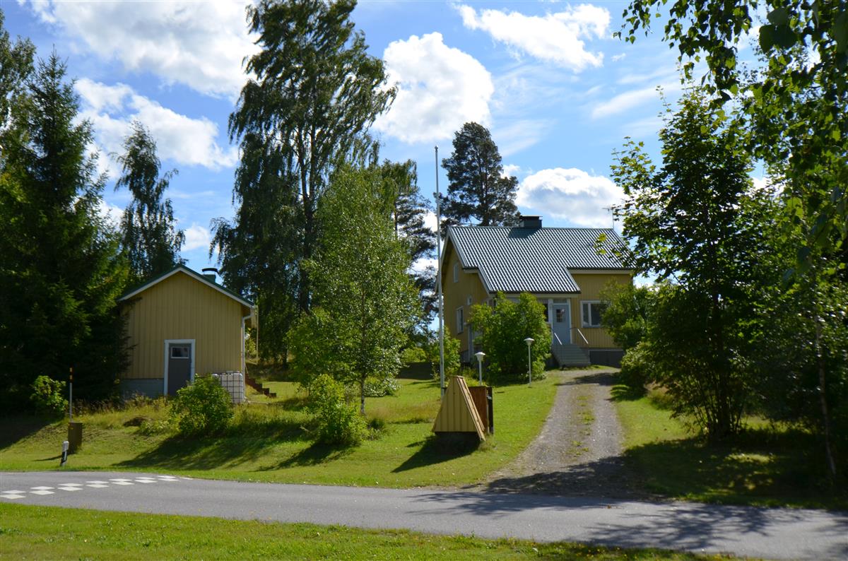 Näkymä Matomäenkadulta kohti etelää. Kuvassa Matomäenkatu 9.&nbsp;(Päivi Makkonen&nbsp;2026)