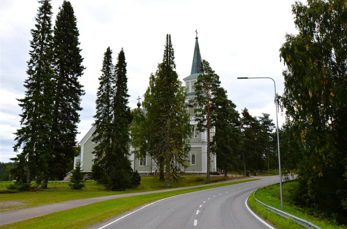 Ruokolahden kirkko Ukonsalmentieltä, luoteesta päin kuvattuna.&nbsp;(Päivi Makkonen&nbsp;2026)