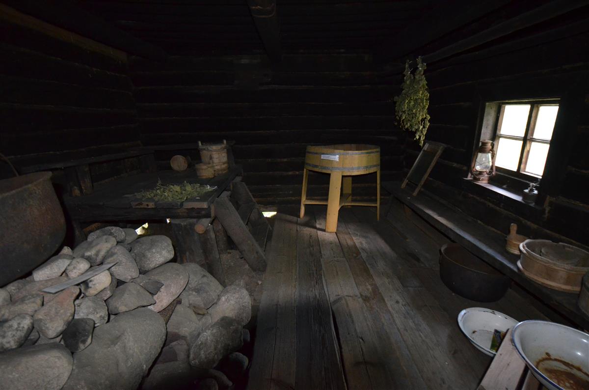 Näkymä Hakamäen savusaunan löylyhuoneeseen. [Kohteen rakennukseen liitetty kuva]&nbsp;(Päivi Makkonen&nbsp;2025)