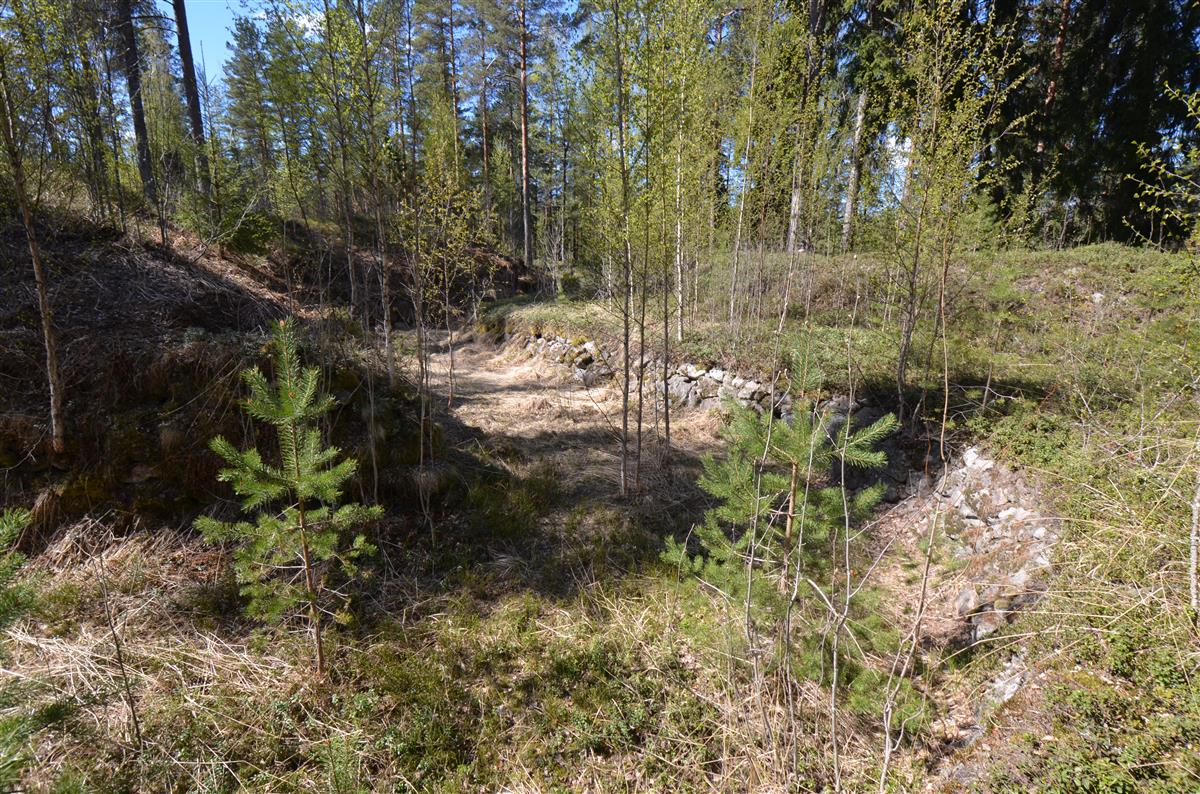 Järvitaipaleen linnoituksen luoteisosaa koillisesta päin kuvattuna.&nbsp;(Päivi Makkonen&nbsp;2026)