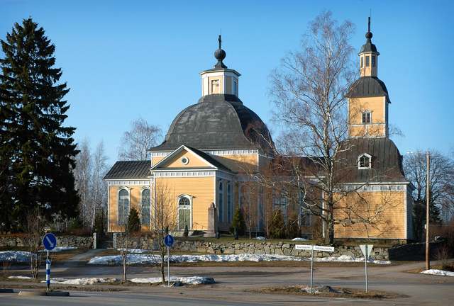 Taipalsaaren kirkko aamuauringossa.&nbsp;(Seppo Pelkonen&nbsp;25.3.2007)