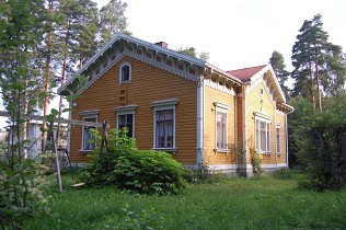 Kuva: Entinen asemapäällikön talo.&nbsp;(Sinikka Myyrä&nbsp;26.7.2011)