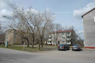 Kuva: Lentäjäntie 4-8.&nbsp;(Minna Pesu&nbsp;3.5.2005)
