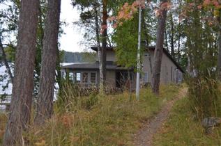 Kuva: Chymoksen huvilan saunarakennus lännestä&nbsp;(Miikka Kurri&nbsp;19.9.2013)