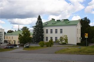 Kuva: Sairaalan entinen päärakennus lännestä päin kuvattuna.&nbsp;(Päivi Makkonen&nbsp;2026)