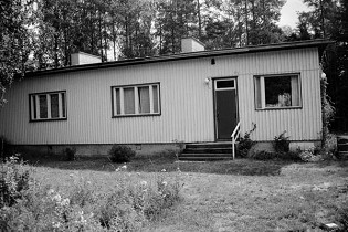 Kuva: Päärakennus koillisesta&nbsp;(Iiris Virtasalo&nbsp;1999)