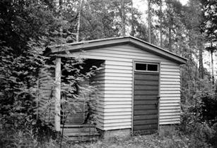 Kuva: Sauna/varasto lounaasta.&nbsp;(Iiris Virtasalo&nbsp;1999)