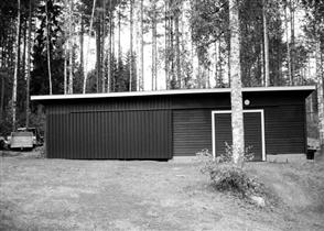 Kuva: Varasto/autotalli kaakosta&nbsp;(Iiris Virtasalo&nbsp;1999)