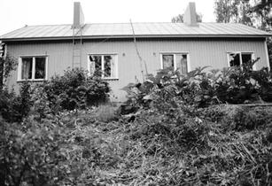 Kuva: Asuinrakennus lounaasta&nbsp;(Iiris Virtasalo&nbsp;1999)