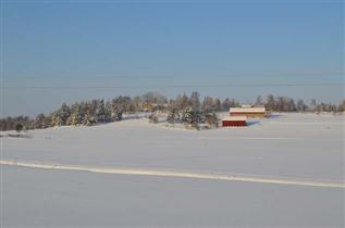 Kuva: Koitsanlahden hovin ympäristöä 6-tieltä kaakon suunnasta kuvattuna.&nbsp;(Miikka Kurri&nbsp;3.2.2012)