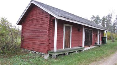 Kuva: Aittarakennus.&nbsp;(Niina Ahlfors&nbsp;lokakuu 2012)