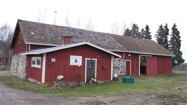 Kuva: Navettarakennus.&nbsp;(Niina Ahlfors&nbsp;lokakuu 2012)