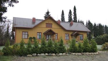 Kuva: Niukkalan kansakoulu Niukkalantielle.&nbsp;(Niina Ahlfors&nbsp;lokakuu 2012)