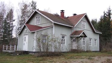 Kuva: Päärakennus.&nbsp;(Niina Ahlfors&nbsp;lokakuu 2012)
