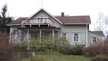 Kuva: Päärakennus länteen.&nbsp;(Niina Ahlfors&nbsp;lokakuu 2012)