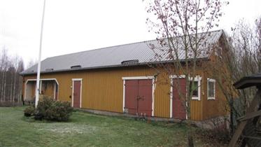 Kuva: Talousrakennus.&nbsp;(Niina Ahlfors&nbsp;lokakuu 2012)
