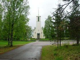 Kuva: Simpeleen kirkko kaakon suunnasta kuvattuna. Sunnittelijat Elsi Borg ja Elsa Arokallio 1932-1933.&nbsp;(Miikka Kurri&nbsp;27.5.2010)