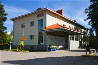 Kuva: Rautjärven kunnantalo lounaasta päin kuvattuna.&nbsp;(Päivi Makkonen&nbsp;2026)