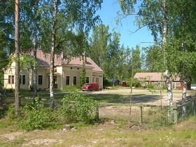 Kuva: Rehulan koulun pihapiiri&nbsp;(Miikka Kurri&nbsp;11.7.2011)