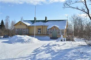 Kuva: Päärakennus pohjoispuolelta.&nbsp;(Miikka Kurri&nbsp;21.3.2013)